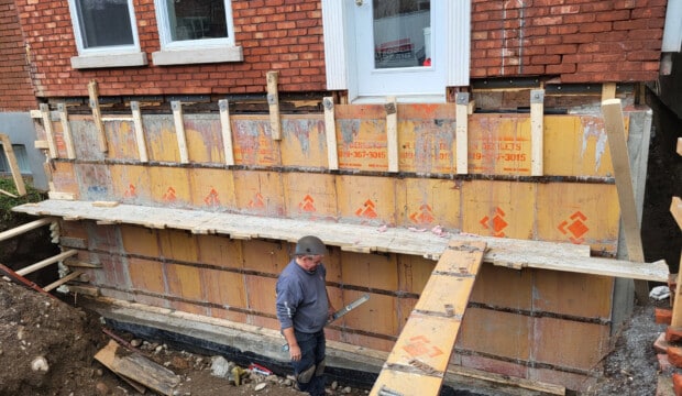 Formwork for the replacement of the foundation